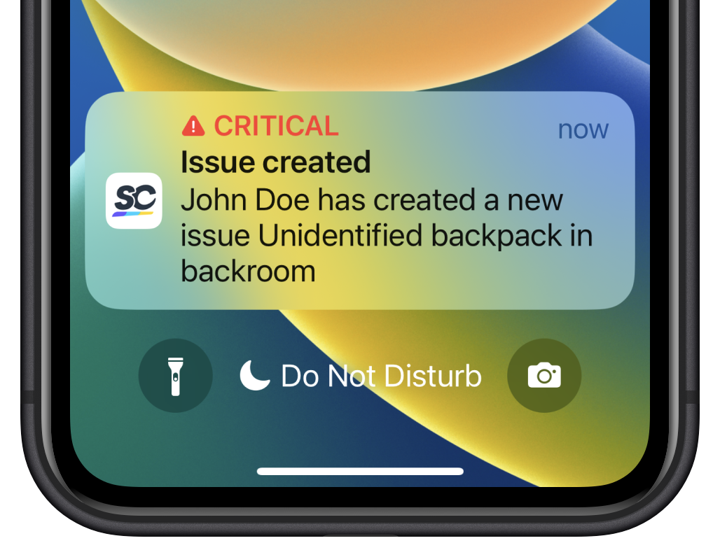 Notificación de Alerta Crítica de contratiempos, como se muestra en la aplicación móvil (iOS).