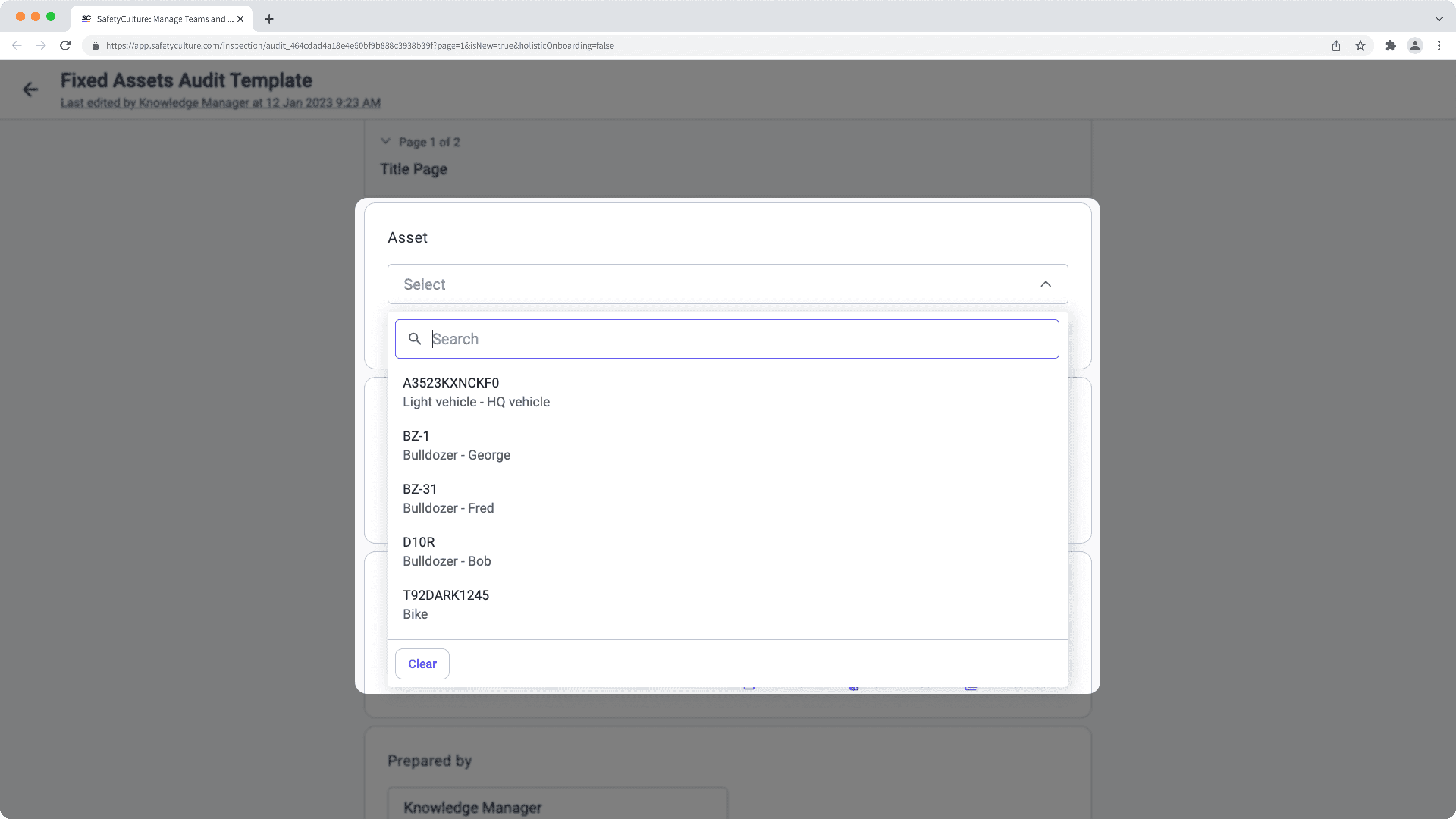 Menú desplegable de una pregunta de activos que muestra todos los activos en la aplicación web.