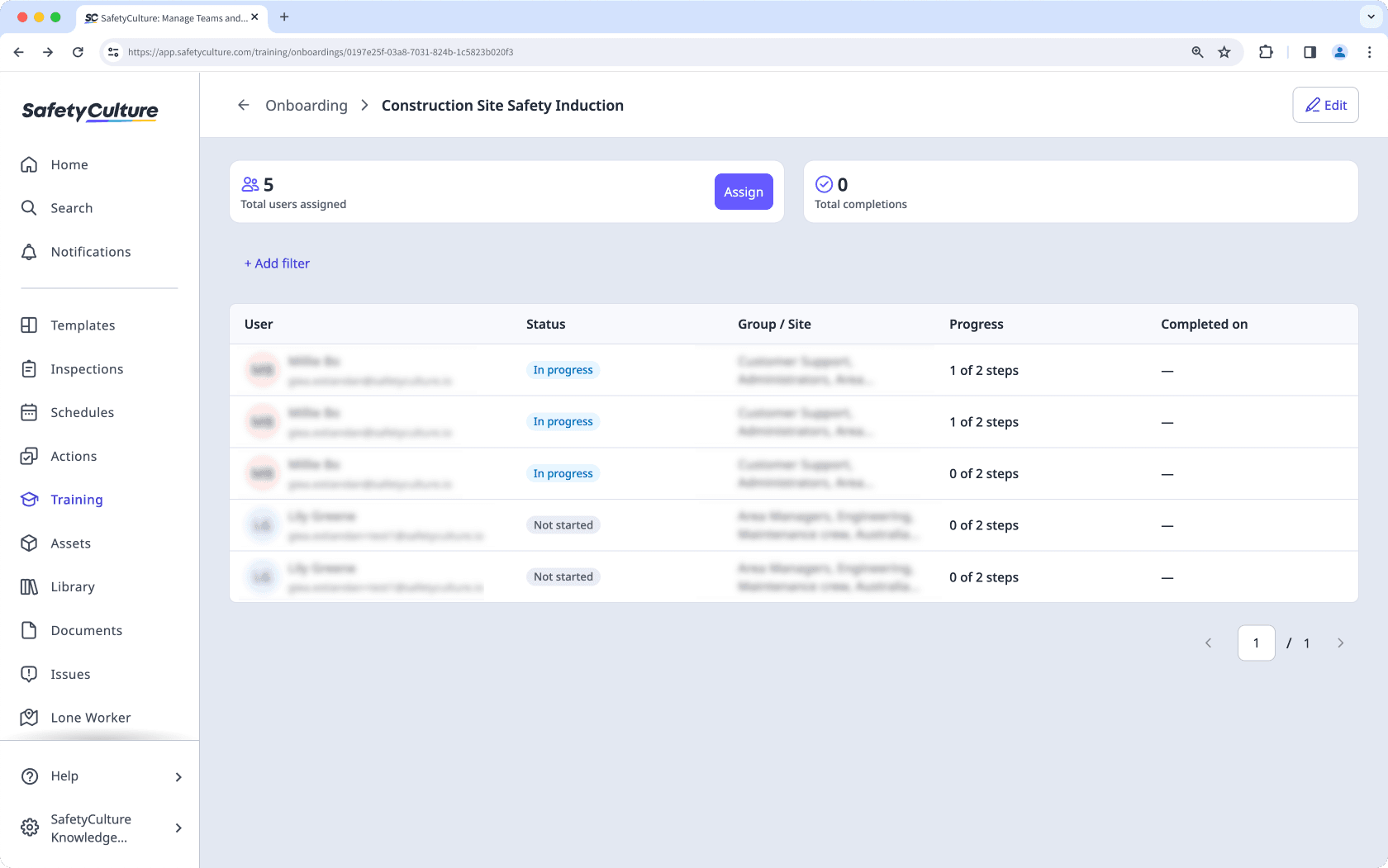 Suivez le statut d'achèvement d'un flux de travail d'implémentation via l'application Web.