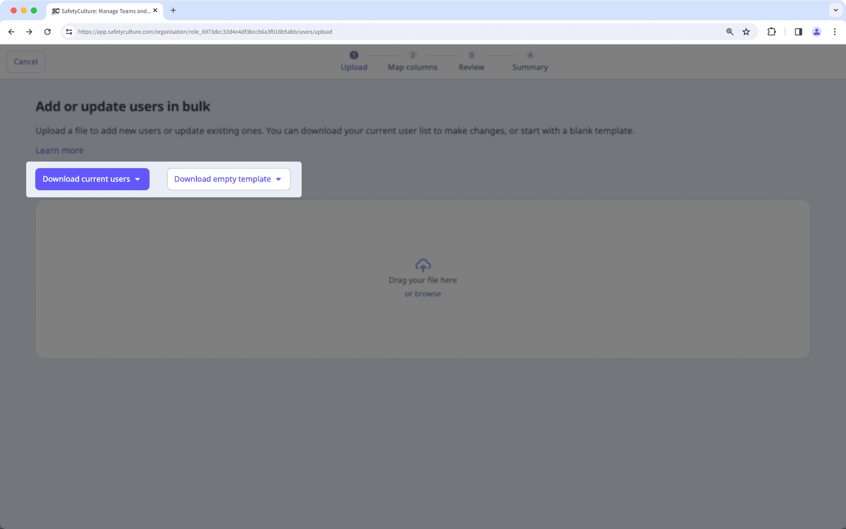 Descargue una lista de los usuarios actuales de su organización o una plantilla en blanco para añadir y actualizar usuarios mediante CSV a través de la aplicación web.