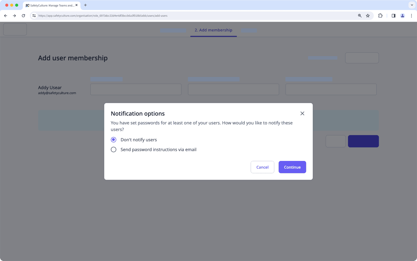 Opciones de notificación para notificar a los usuarios nuevos de sus contraseñas a través de la aplicación web.