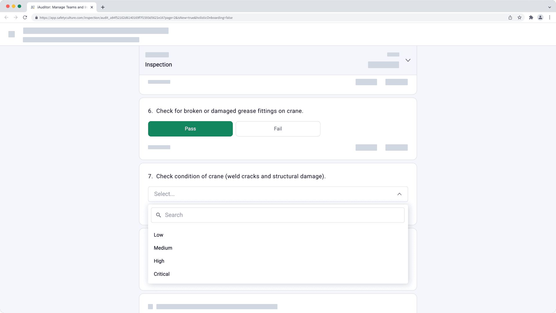 Un conjunto de respuestas personalizadas a una pregunta de opción múltiple, que se muestra en una lista desplegable en la aplicación web.