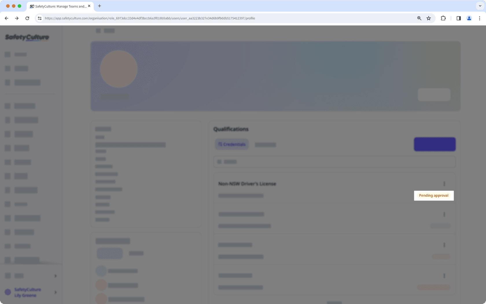 Vea el estado de aprobación de credenciales de un usuario a través de la aplicación web.