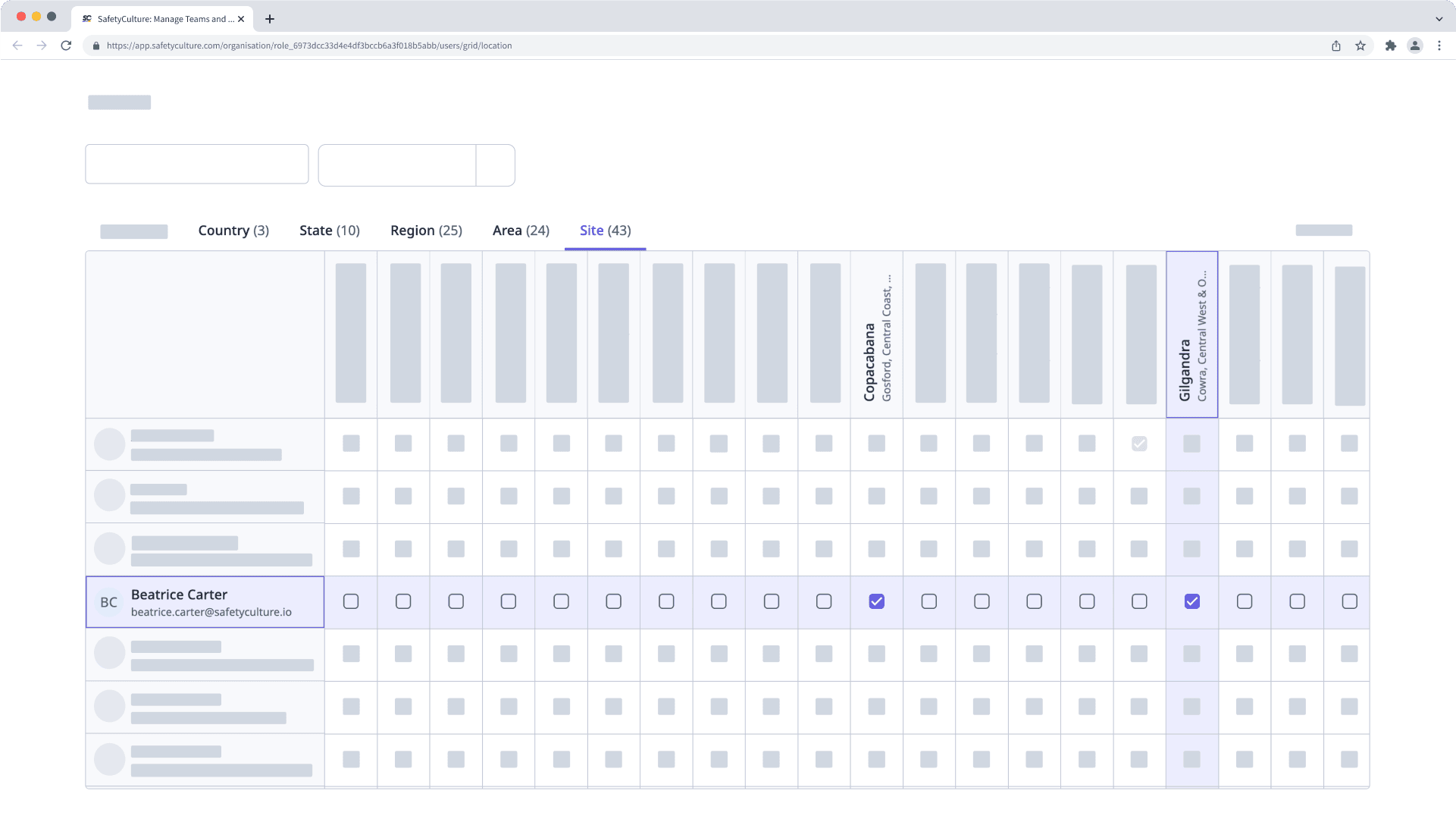 Ajouter ou supprimer de façon groupée des membres de sites à l'aide de la matrice de site via l'application Web.