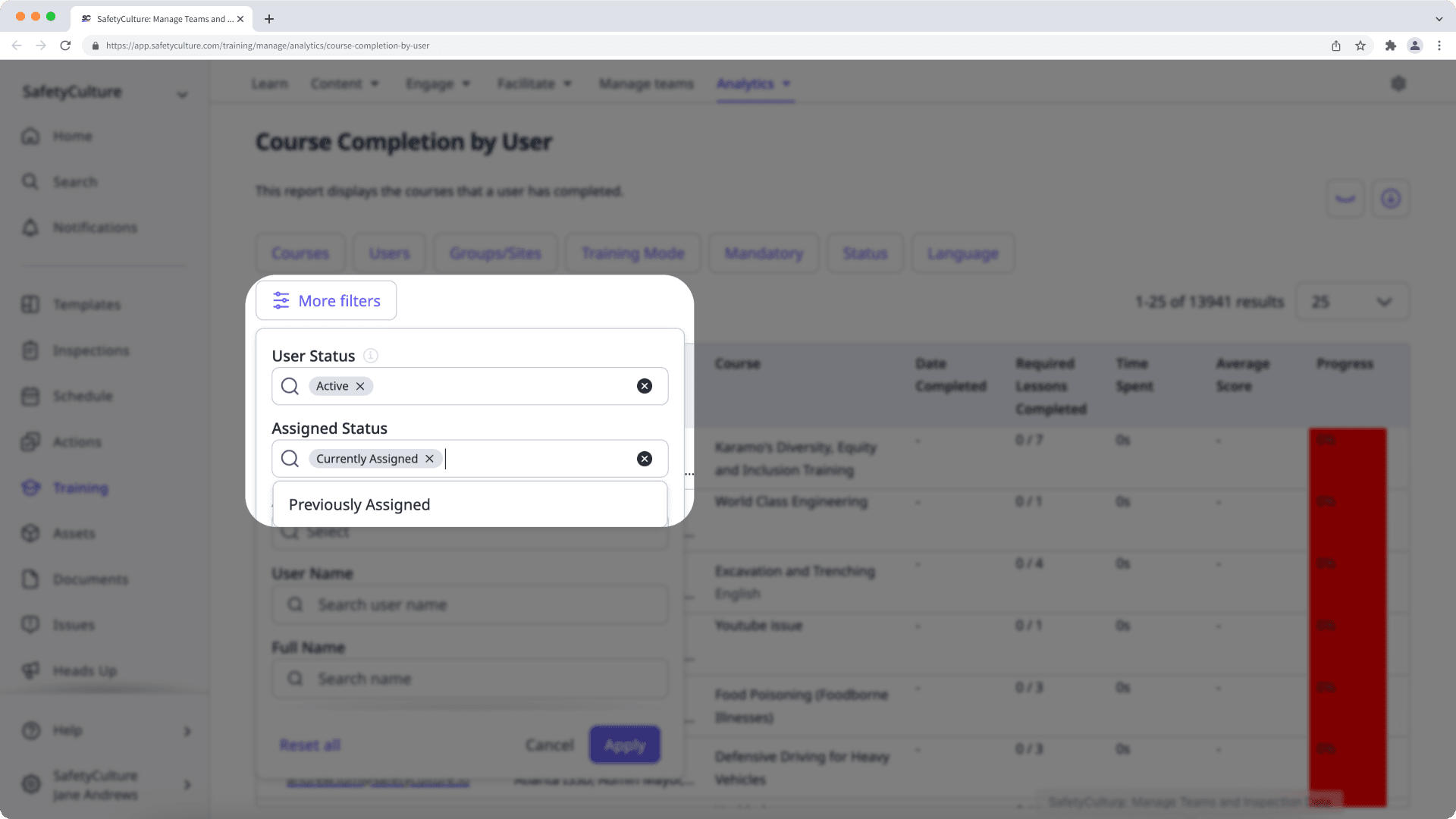 Filtrer par le statut attribué dans les Données analytiques de formation depuis l'application Web.