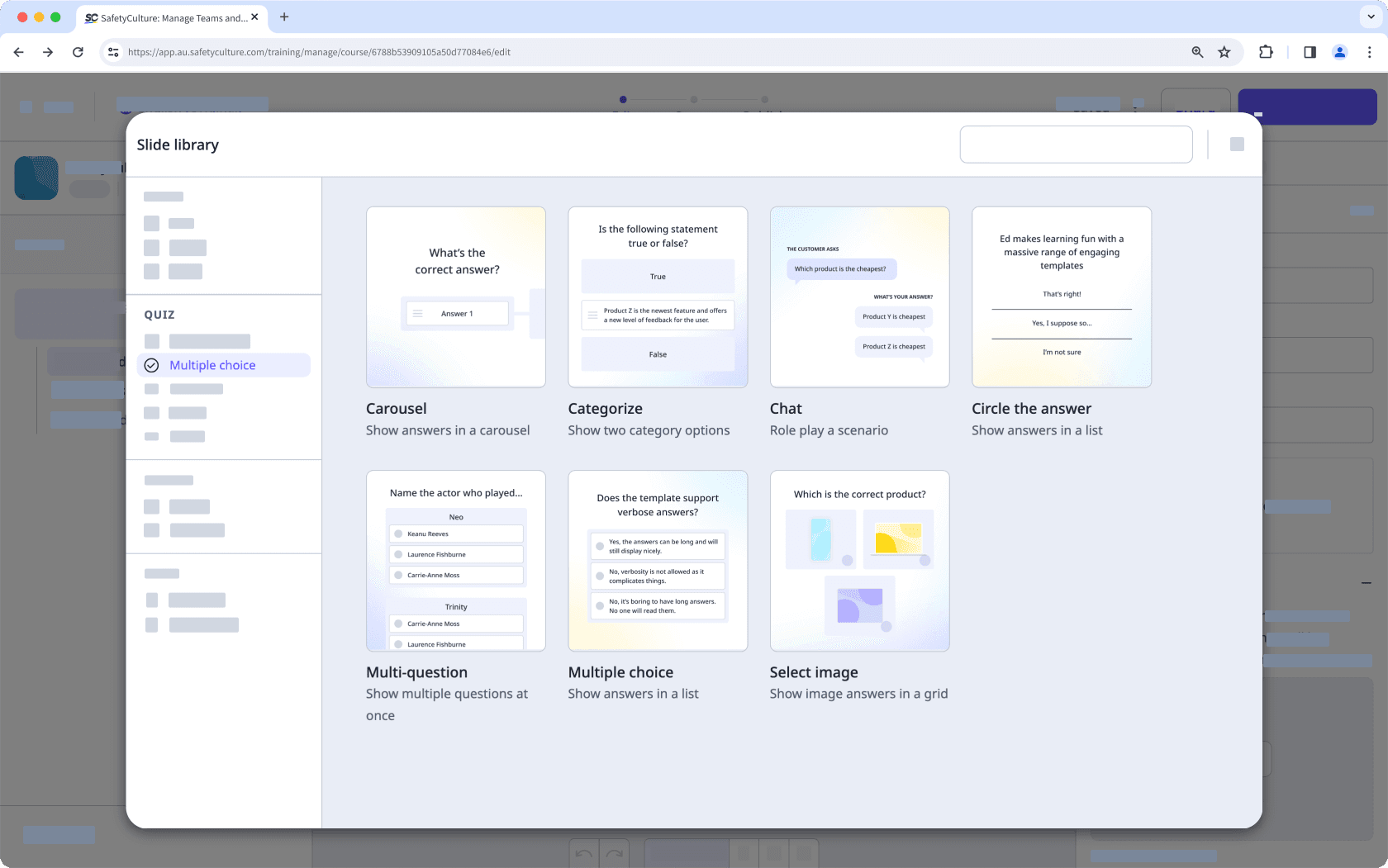 Ein Beispiel für Multiple-Choice-Folienvorlagen für Schulungskurs-Lektionen in der Web-App.