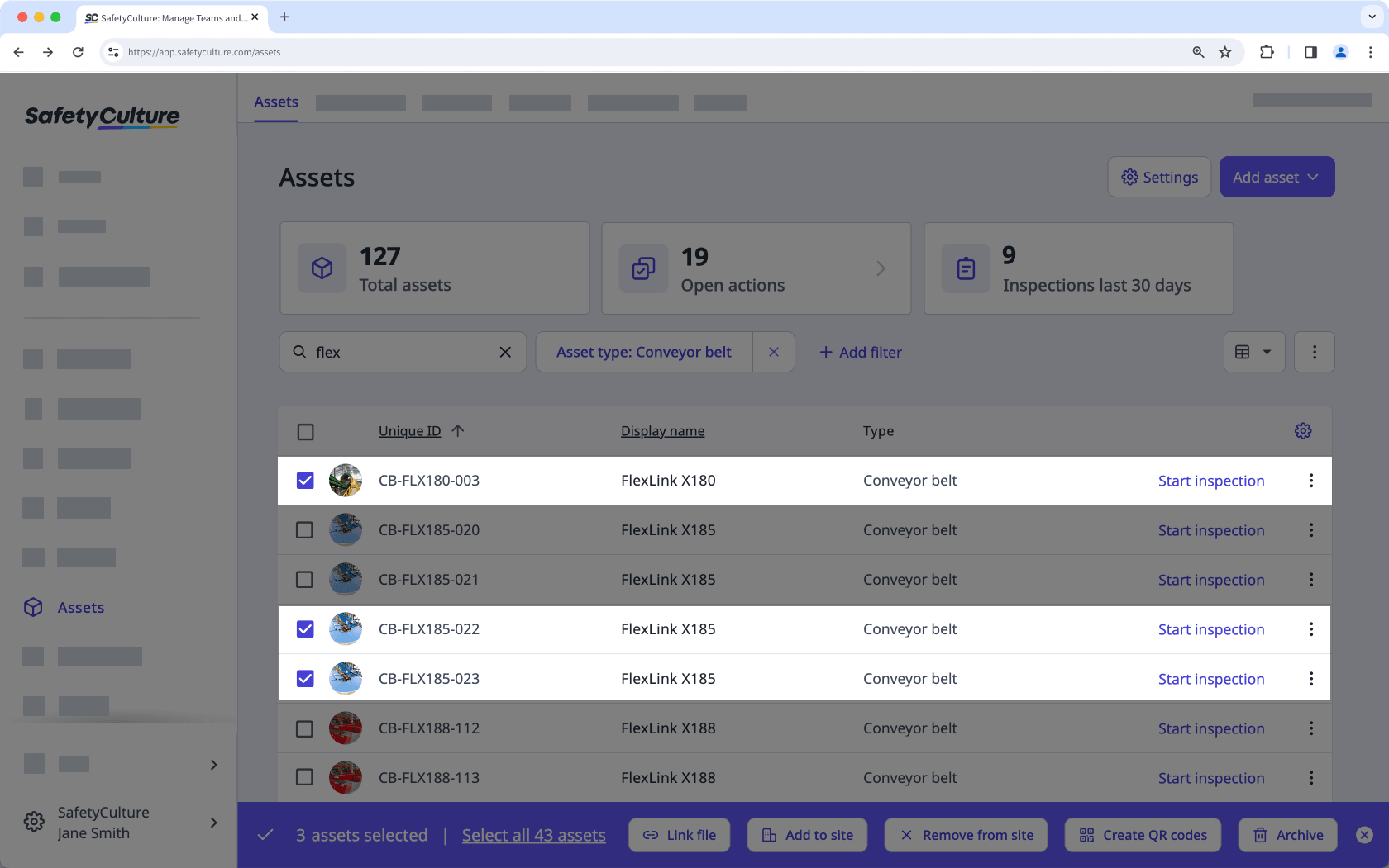 Seleccionar varios activos en la lista de activos a través de la aplicación web.