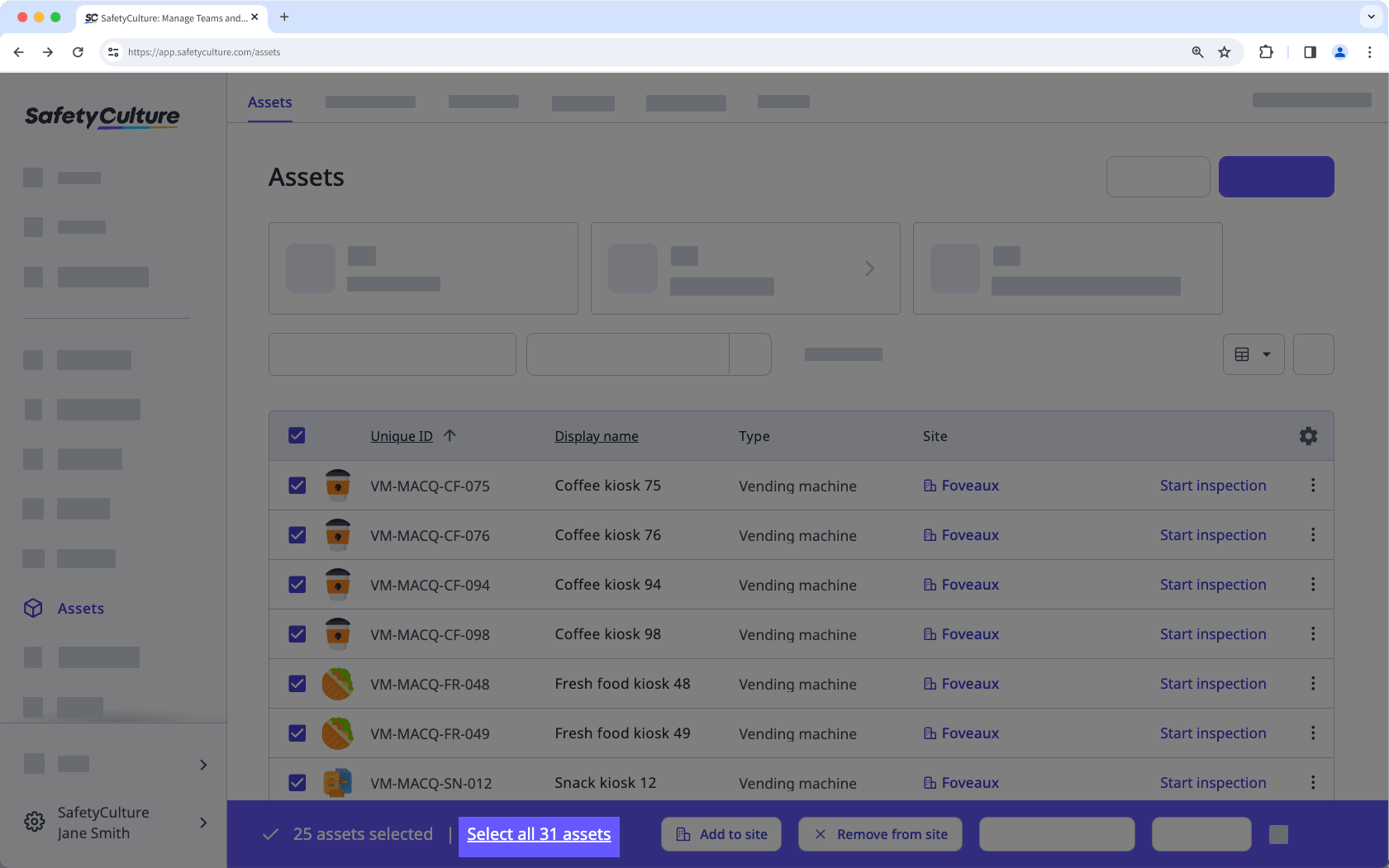 Wählen Sie alle Assets aus, die Sie mithilfe der Web-App zu einem Standort hinzufügen oder von diesem entfernen möchten.