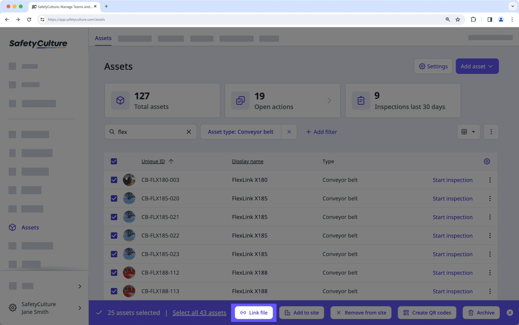 Vincular un archivo a varios activos a través de la aplicación web.